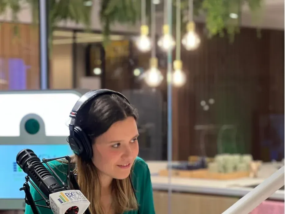 Fiona Beenkens en interview radio